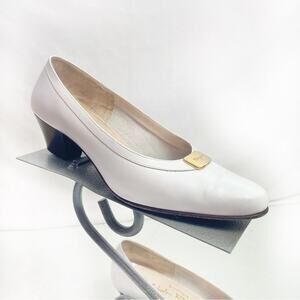 Vintage Salvatore Ferragamo White Classic Almond Toe Heels Size 7